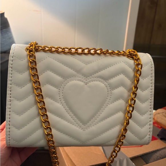 Gucci White Chevron Shoulder Bag with Gold Chain - Picture 2 of 4